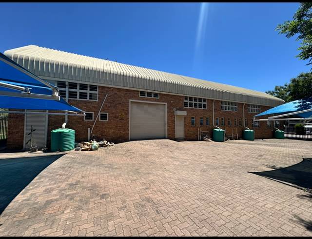 1,000M² WAREHOUSE FOR SALE IN RAND LEASE